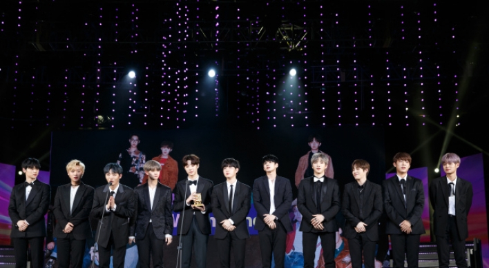 Wanna One, Seventeen win at 2017 MAMA in Vietnam