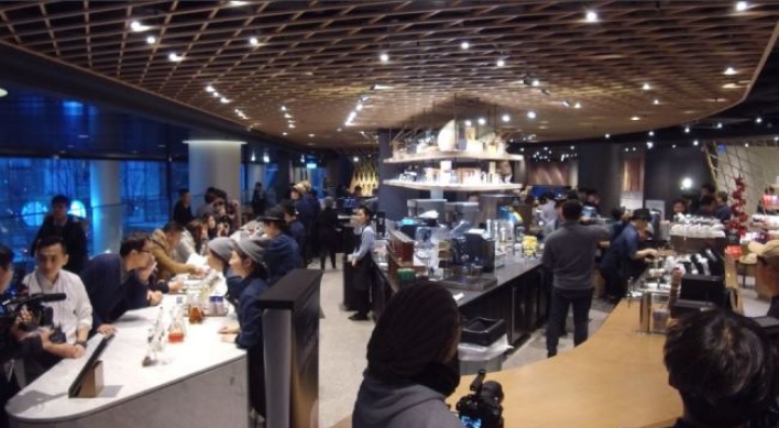 A look inside largest Starbucks store in Korea