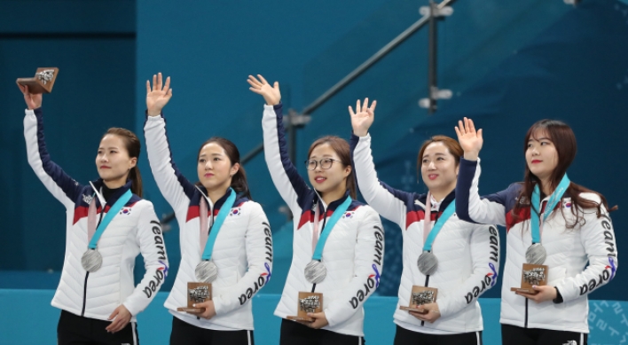 [PyeongChang 2018] Korea's 'garlic girls' claim Olympic silver in curling