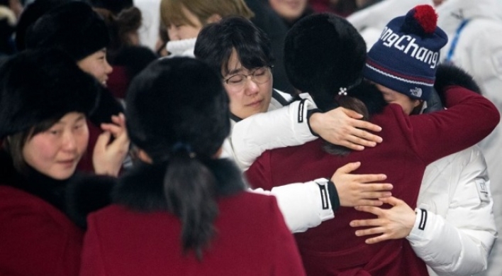 [PyeongChang 2018] S. Korean female hockey players bid teary farewell to NK teammates