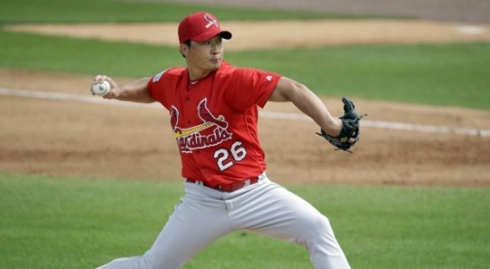 Korean pitcher Oh Seung-hwan joins Blue Jays' camp, says no problem with elbow