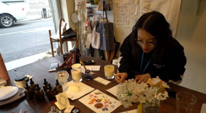 [Video] An afternoon in Seoul: Making candles