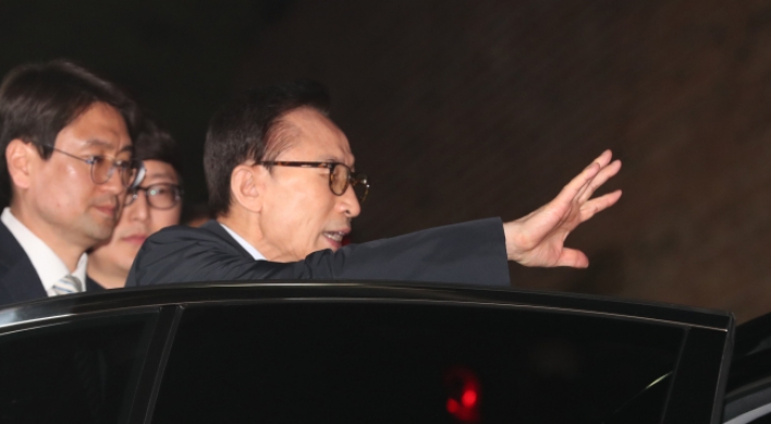 [Breaking] Ex-President Lee arrested on corruption charges
