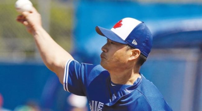 Oh Seung-hwan earns 1st save for Blue Jays