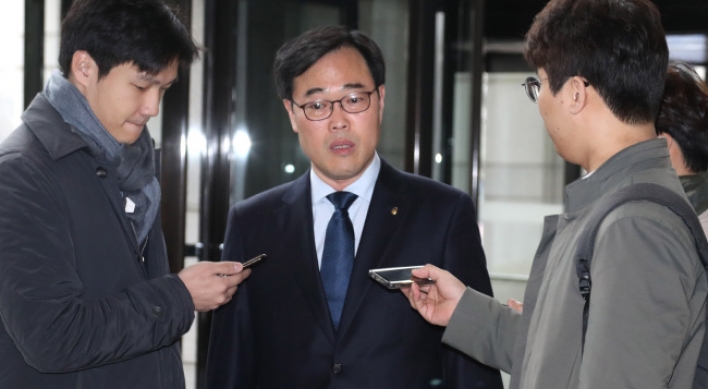 Head of financial watchdog apologizes again over sponsored overseas trips