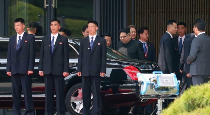 [2018 Inter-Korean summit] Who are the tall guards surrounding Kim Jong-un?