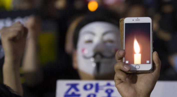 Korean Air employees hold candlelight vigil against controlling family