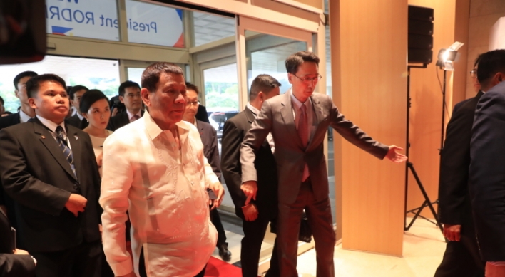 Philippine President Rodrigo Duterte visits E-Mart