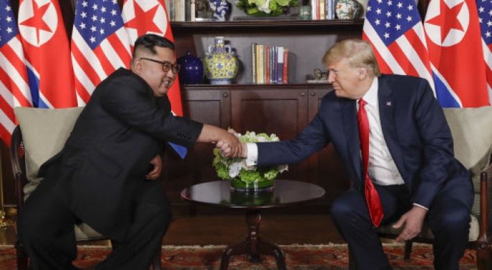 [US-NK Summit] Trump, Kim shakes hands, enter talks