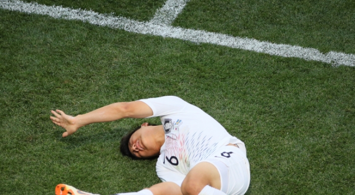 [World Cup] Korean left back to miss rest of tournament with hamstring injury