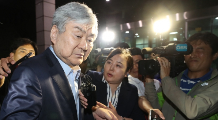 Arrest warrant sought for Korean Air chief on embezzlement, tax irregularities