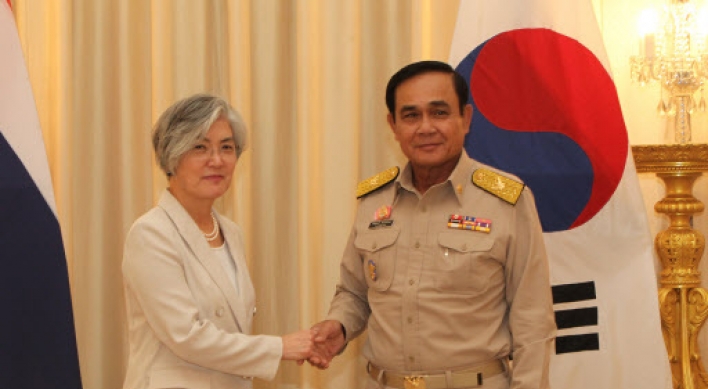FM Kang Kyung-wha, Thai PM discuss tighter cooperation between S. Korea, ASEAN