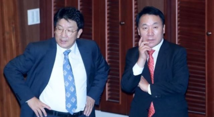 2 opposition lawmakers indicted for soliciting job favors