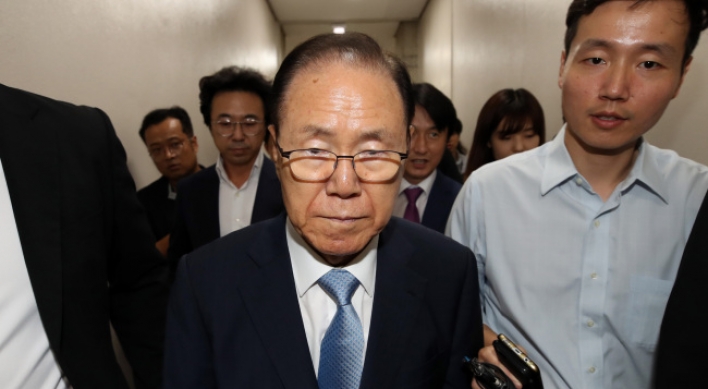 [Newsmaker] Ex-President Lee's aide acquitted of bribery in NIS scandal
