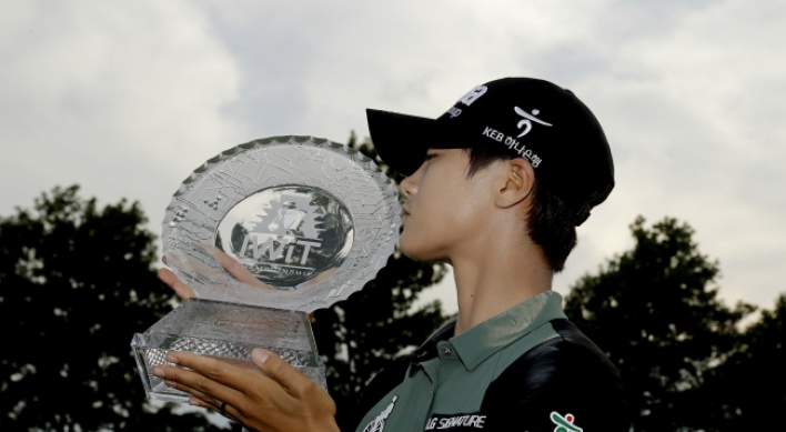Park Sung-hyun returns to top of women's world golf rankings