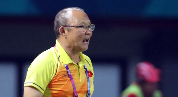 Football coach in awkward position as Vietnam face his home country in semis