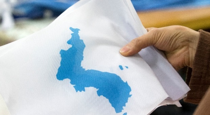 Displaying flag with Dokdo not a political act, activist tells Olympic Committee