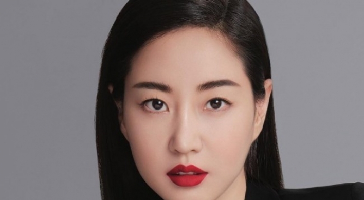 Kim Sa-rang embraces sexy look for Vogue