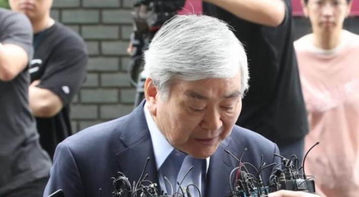 Korean Air chief indicted for embezzlement, breach of trust