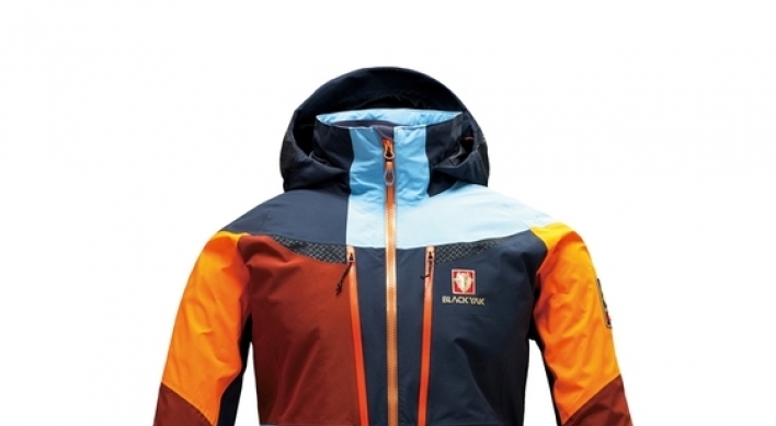 [Weekender] Mountaineering clothing climbs down to city life