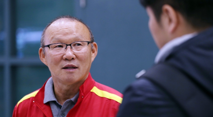Vietnam's Korean football coach visits homeland for training