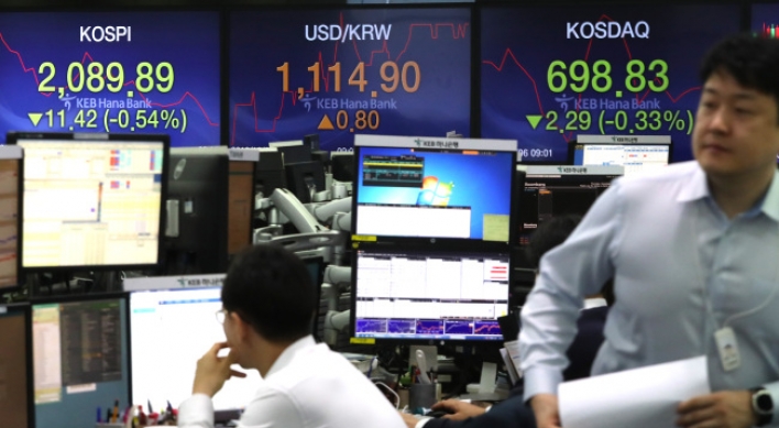 Seoul shares open lower on lingering trade worries