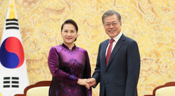 President Moon meets Vietnamese assembly speaker