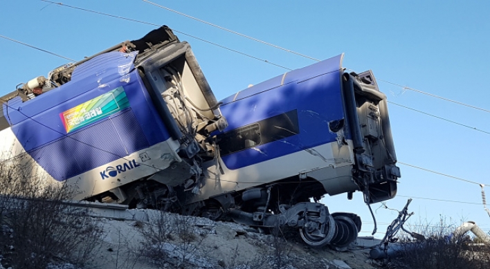 Seoul-bound KTX train derails, 15 injured