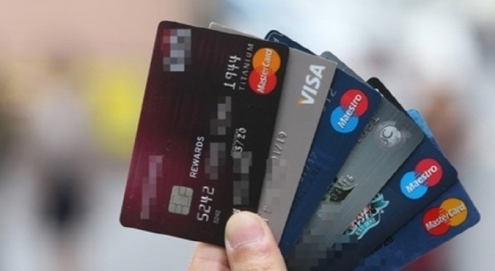 Fee cut to cost credit card firms about W700b per year in lost revenue