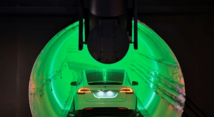 Elon Musk bores tunnel to revolutionize city driving