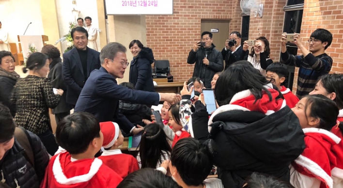 President Moon wishes warm, thoughtful Christmas to everyone