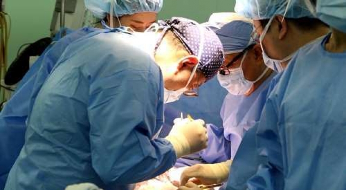 1st simultaneous transplants of liver, different-blood-type kidney successfully conducted