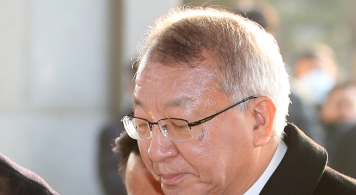 Investigators find USB of ex-chief justice Yang