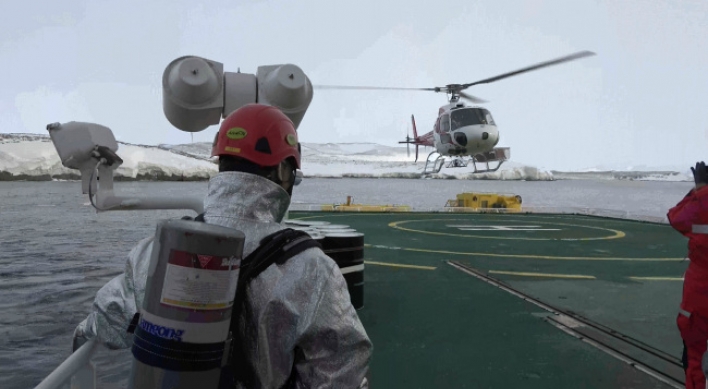 Crew of Korean icebreaker help isolated Chinese researchers