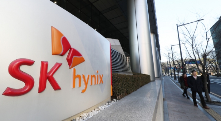 SK hynix to slash investment amid worsened outlook for chip demand