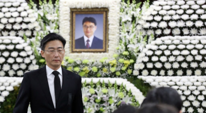 [From the scene] Koreans mourn overworked doctor’s death