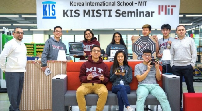 KIS holds scientific technology seminar with MIT students