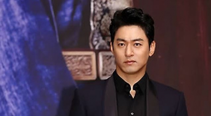 Actor Joo Jin-mo announces plan to marry medical doctor in June