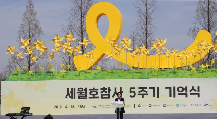 S. Koreans mark 5th anniv. of Sewol ferry sinking with memorial ceremonies, events