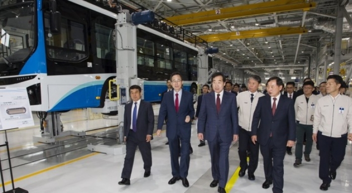 PM Lee visits southwestern province to foster hydrogen economy