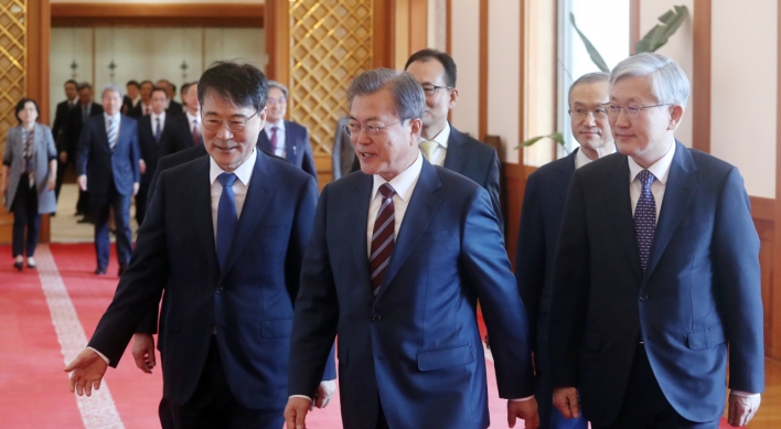 Moon gives credentials to new ambassadors to China, Japan, other nations