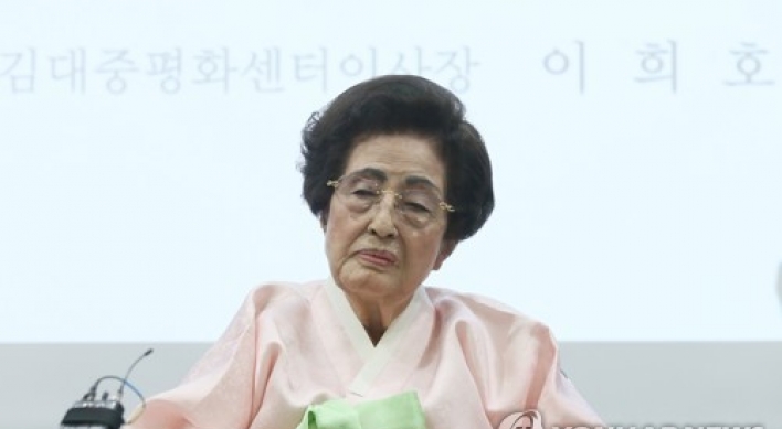Former first lady Lee Hee-ho in critical condition