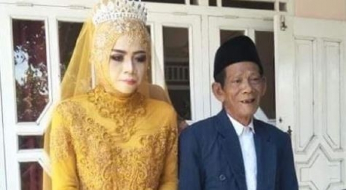 인도네시아 83세 남성, 27세 여성과 결혼…