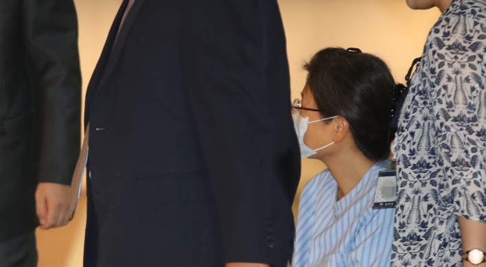 Former President Park's shoulder surgery successful: hospital