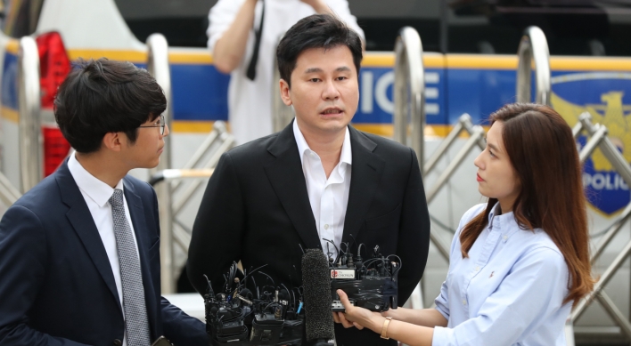Former YG chief undergoes second questioning about gambling charges