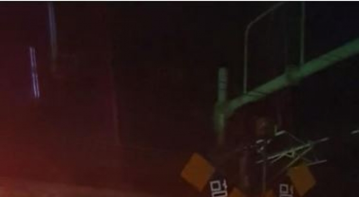 백마역 철길 건널목서 버스·열차 추돌…4명 부상