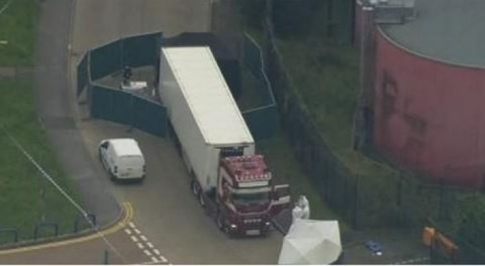 난민 12명 벨기에 냉동트럭서 발견…