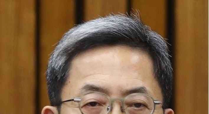 Former Samsung exec questioned in group merger probe