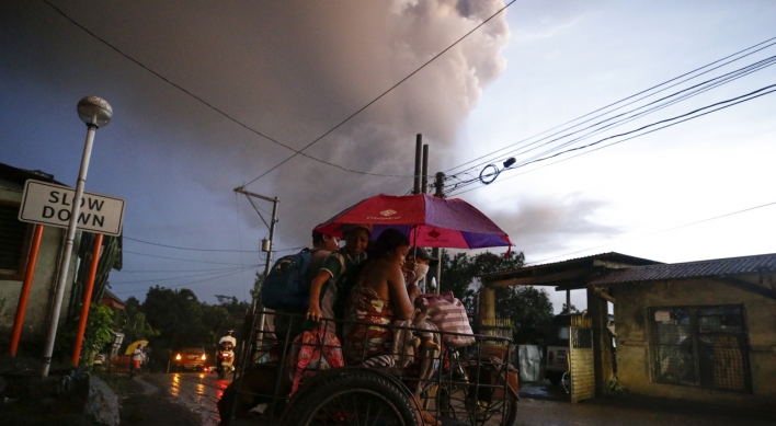 Ash pours from Philippine volcano, halting flights