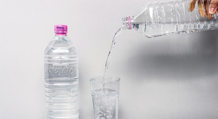 Lotte Chilsung rolls out eco-friendly water product with no plastic labels